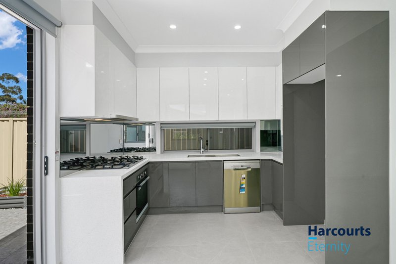 Photo - 5/2-4 Andrew Place, Girraween NSW 2145 - Image 3