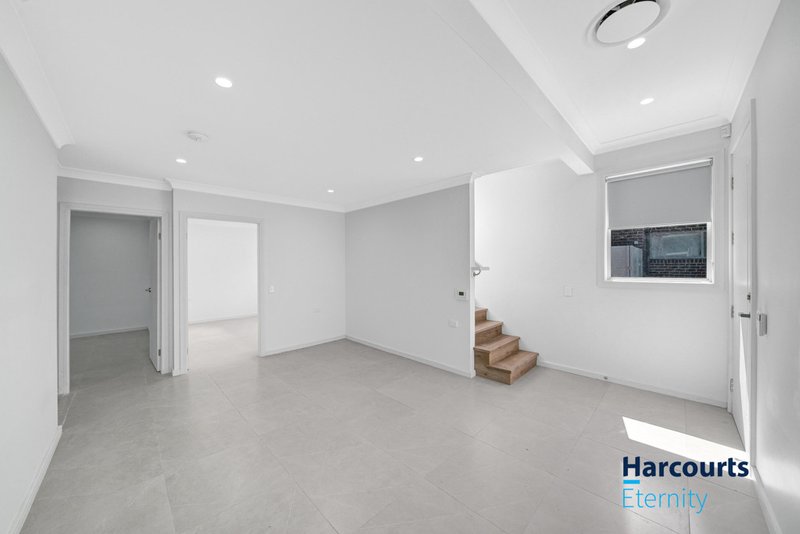Photo - 5/2-4 Andrew Place, Girraween NSW 2145 - Image 4