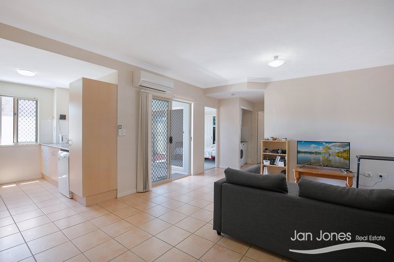 Photo - 5/2-4 Irene Street, Redcliffe QLD 4020 - Image 3