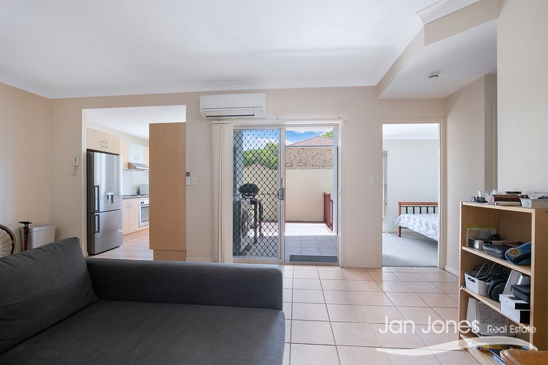 Photo - 5/2-4 Irene Street, Redcliffe QLD 4020 - Image 5