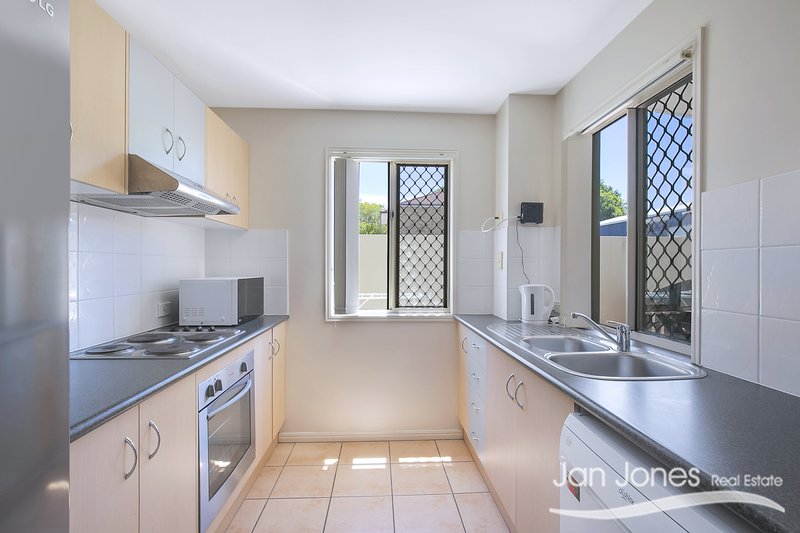 Photo - 5/2-4 Irene Street, Redcliffe QLD 4020 - Image 6