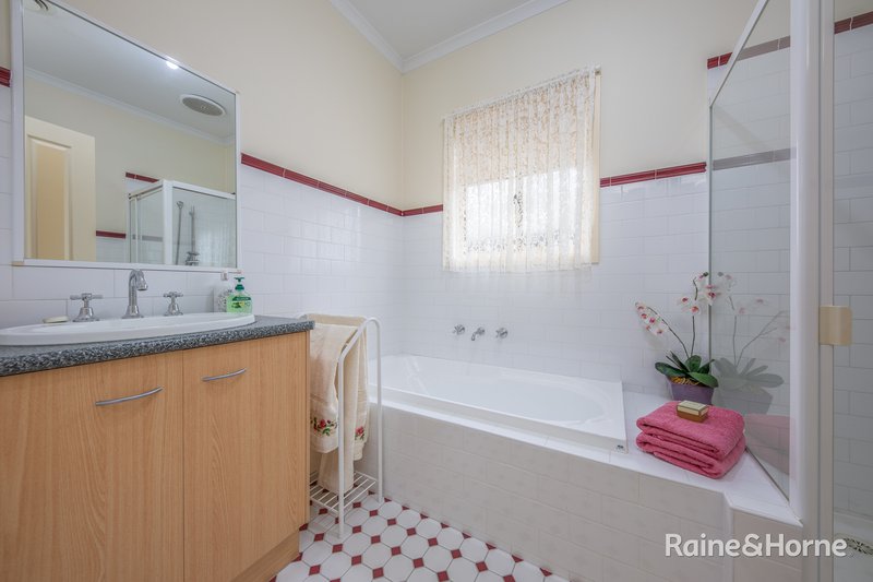 Photo - 5/2-4 Pasley Street, Sunbury VIC 3429 - Image 7