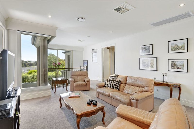 Photo - 52 - 54 Waimarie Drive, Mount Waverley VIC 3149 - Image 11