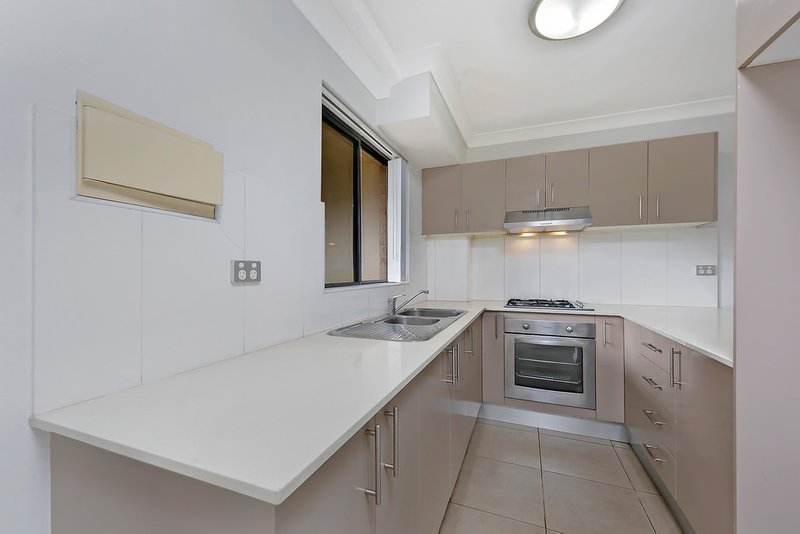 Photo - 5/2-6 Campbell Street, Parramatta NSW 2150 - Image 5