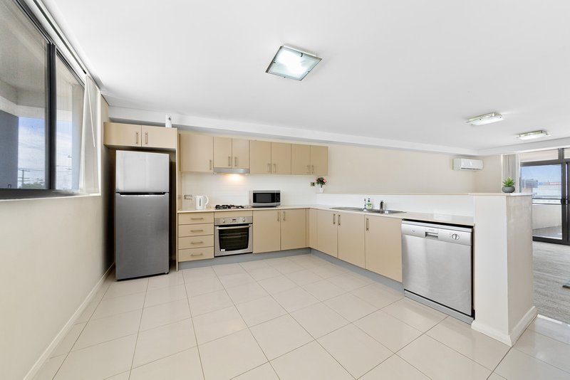 Photo - 5/2-6 Warrigal Street, The Entrance NSW 2261 - Image 2