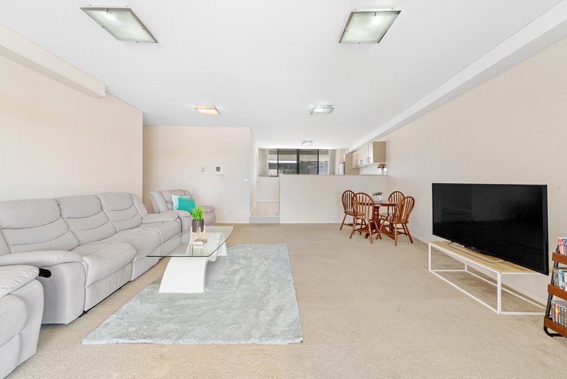 Photo - 5/2-6 Warrigal Street, The Entrance NSW 2261 - Image 4