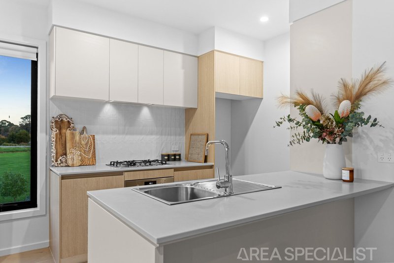 Photo - 52 Aberfeldy Crescent, Cranbourne South VIC 3977 - Image 2