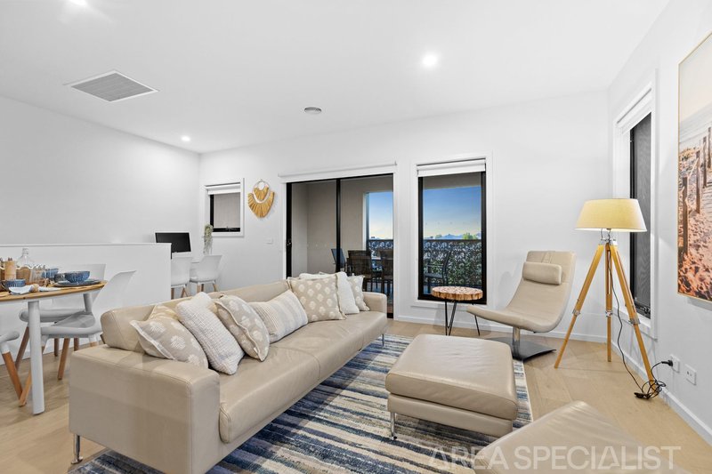 Photo - 52 Aberfeldy Crescent, Cranbourne South VIC 3977 - Image 5