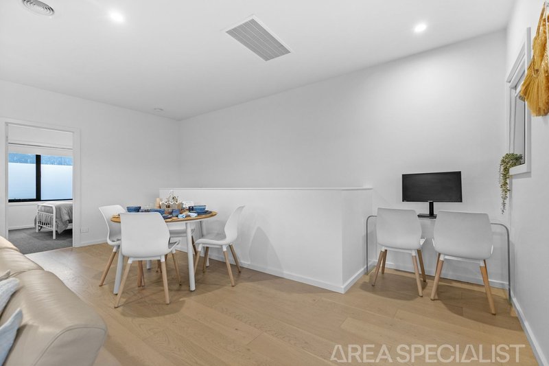 Photo - 52 Aberfeldy Crescent, Cranbourne South VIC 3977 - Image 6