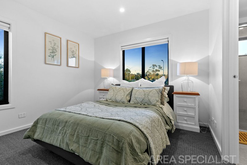 Photo - 52 Aberfeldy Crescent, Cranbourne South VIC 3977 - Image 9