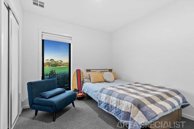 Photo - 52 Aberfeldy Crescent, Cranbourne South VIC 3977 - Image 12