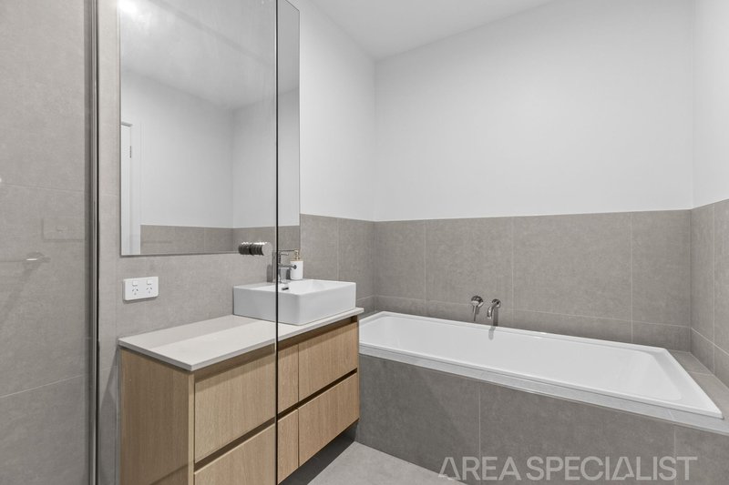 Photo - 52 Aberfeldy Crescent, Cranbourne South VIC 3977 - Image 13