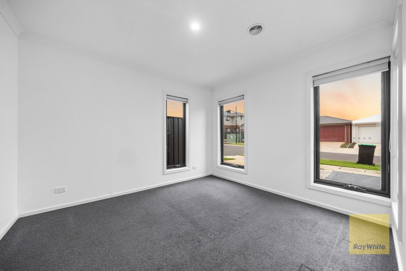 Photo - 52 Amukta Road, Truganina VIC 3029 - Image 5