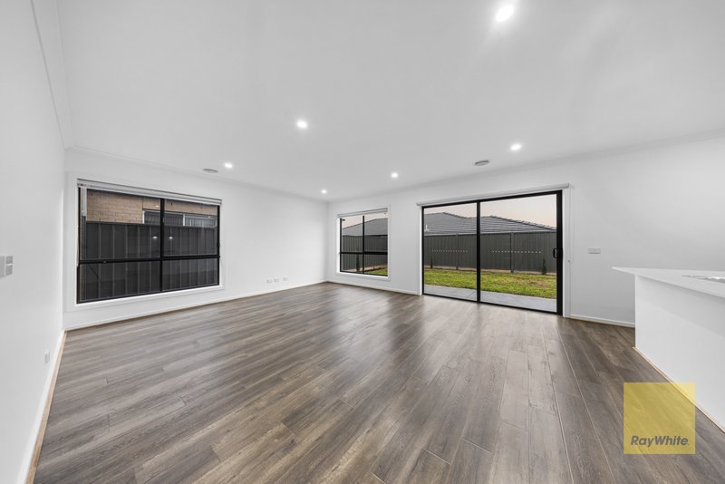 Photo - 52 Amukta Road, Truganina VIC 3029 - Image 7