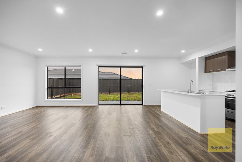 Photo - 52 Amukta Road, Truganina VIC 3029 - Image 8