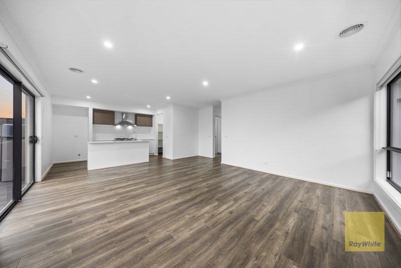 Photo - 52 Amukta Road, Truganina VIC 3029 - Image 9