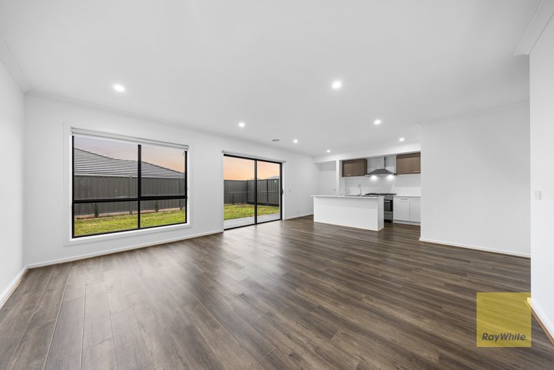 Photo - 52 Amukta Road, Truganina VIC 3029 - Image 10