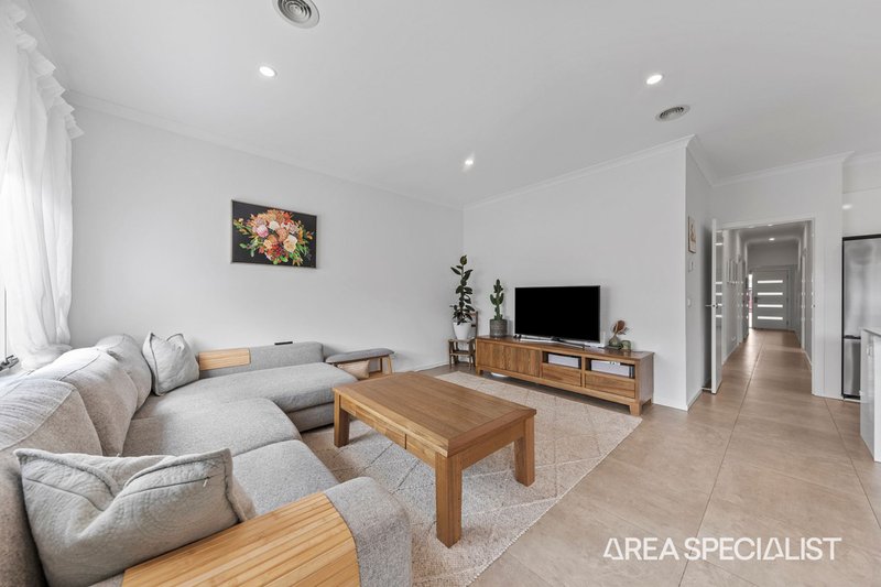 Photo - 52 Arlington Avenue, Pakenham VIC 3810 - Image 5