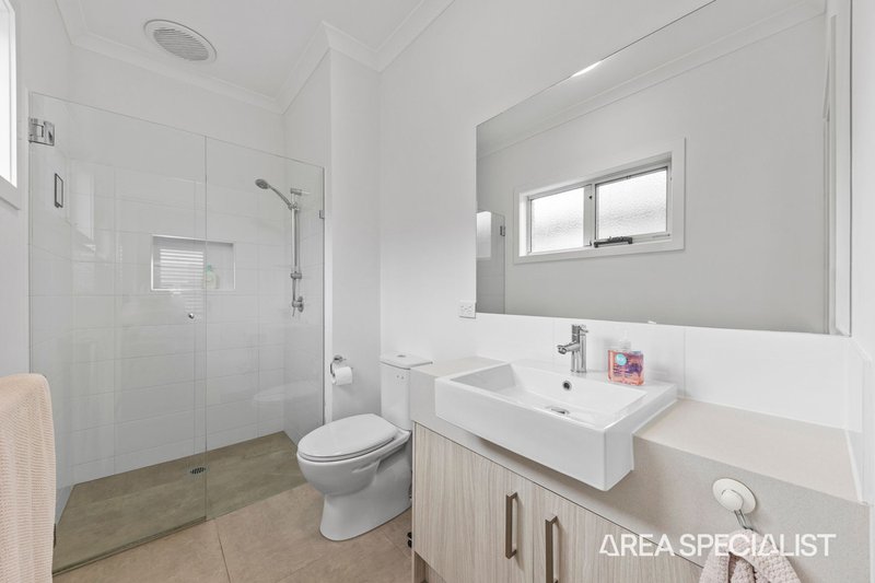 Photo - 52 Arlington Avenue, Pakenham VIC 3810 - Image 9