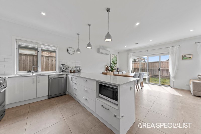 Photo - 52 Arlington Avenue, Pakenham VIC 3810 - Image 16