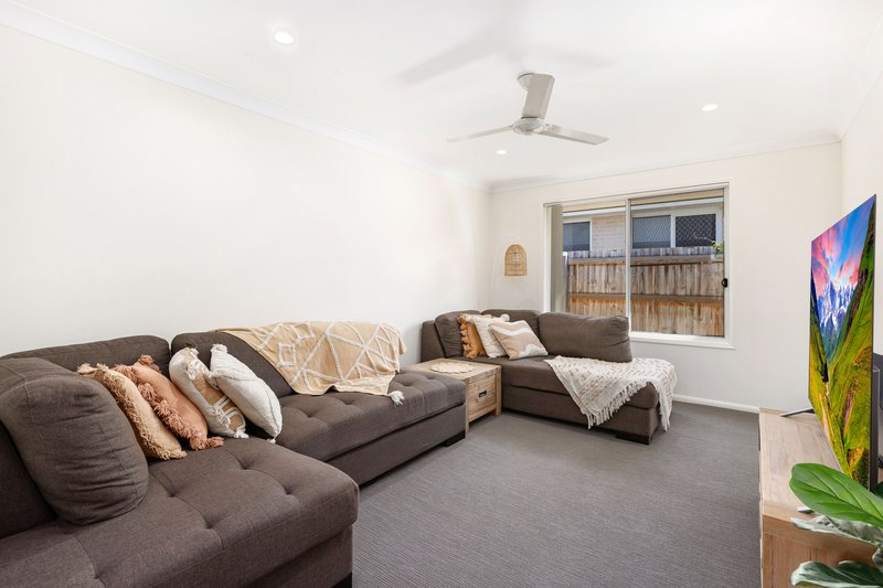 Photo - 52 Augustus Boulevard, Urraween QLD 4655 - Image 9