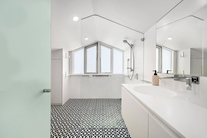 Photo - 52 Ballast Point Road, Birchgrove NSW 2041 - Image 17