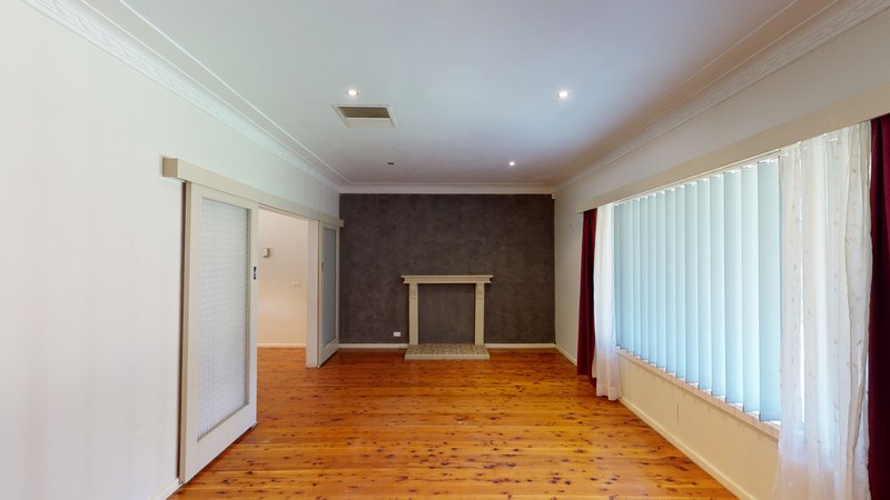 Photo - 52 Banksia Crescent, Dubbo NSW 2830 - Image 2