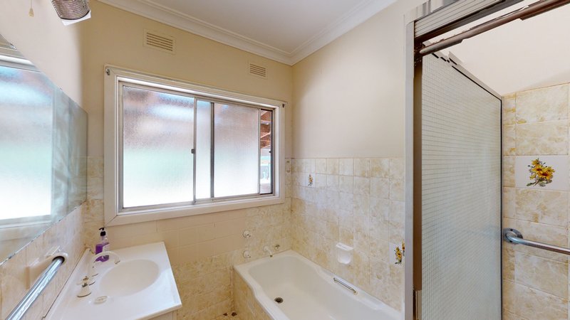 Photo - 52 Banksia Crescent, Dubbo NSW 2830 - Image 12