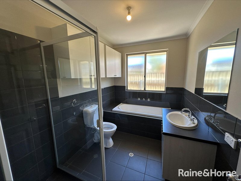 Photo - 52 Barrat Street, Smithfield Plains SA 5114 - Image 5