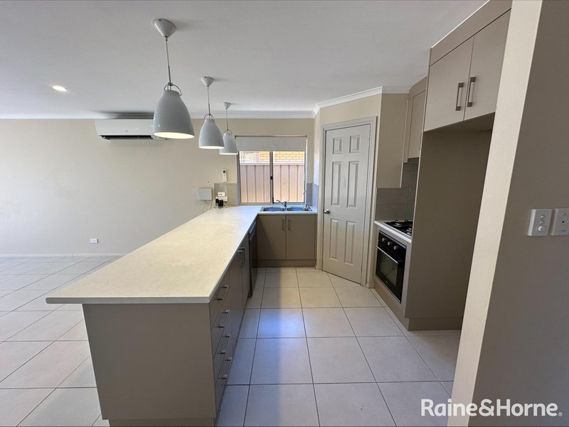 Photo - 52 Barrat Street, Smithfield Plains SA 5114 - Image 6