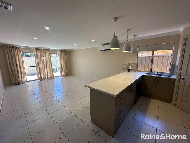 Photo - 52 Barrat Street, Smithfield Plains SA 5114 - Image 7