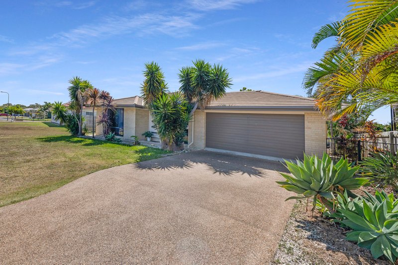 Photo - 52 Bisdee Street, Coral Cove QLD 4670 - Image 2