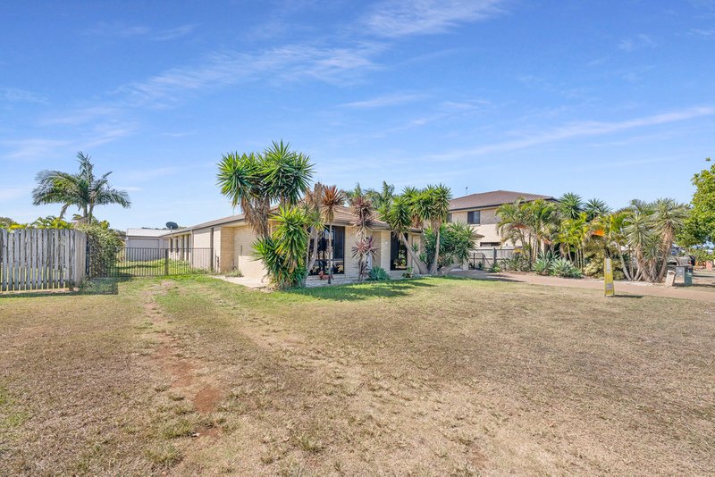 Photo - 52 Bisdee Street, Coral Cove QLD 4670 - Image 3