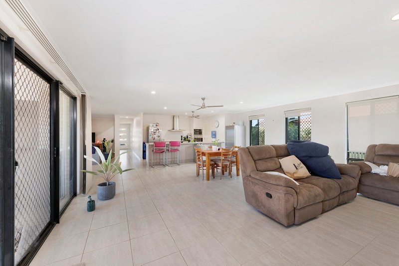 Photo - 52 Bisdee Street, Coral Cove QLD 4670 - Image 7