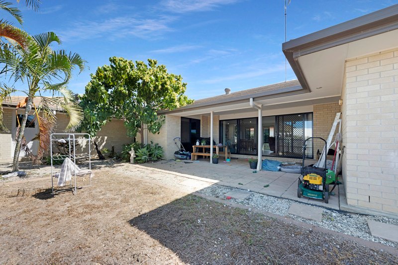 Photo - 52 Bisdee Street, Coral Cove QLD 4670 - Image 13