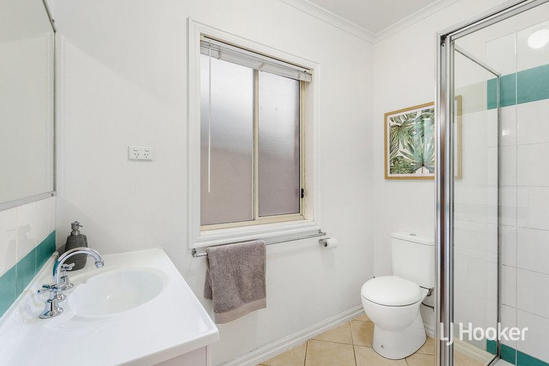 Photo - 52 Breakwater Crescent, Point Cook VIC 3030 - Image 9