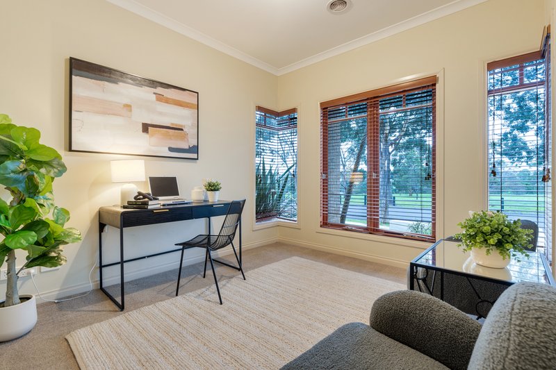 Photo - 52 Bridgehaven Drive, Craigieburn VIC 3064 - Image 3