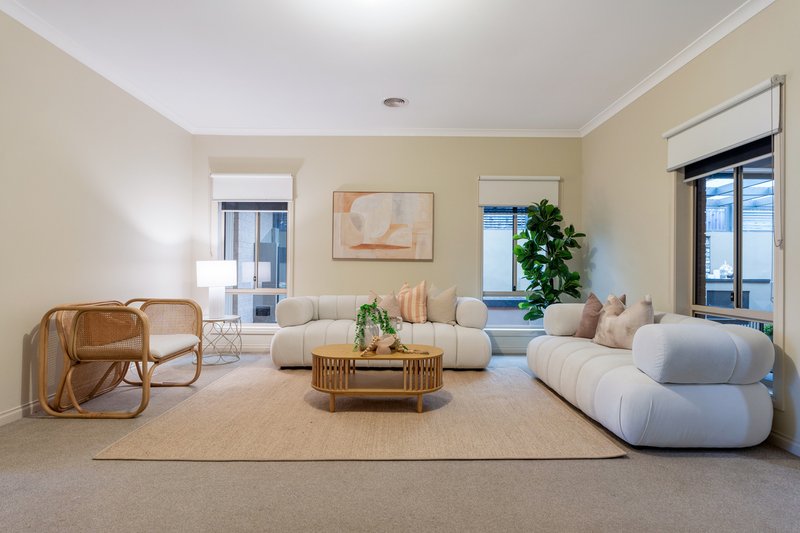 Photo - 52 Bridgehaven Drive, Craigieburn VIC 3064 - Image 6