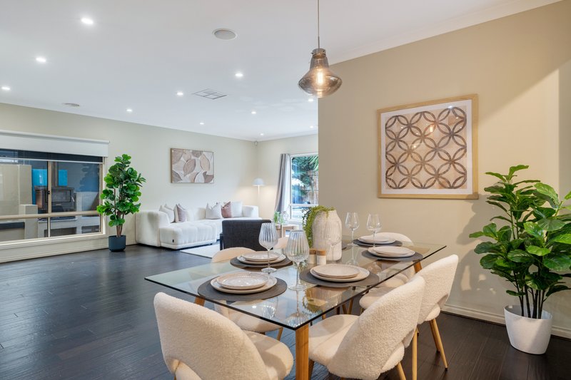 Photo - 52 Bridgehaven Drive, Craigieburn VIC 3064 - Image 8