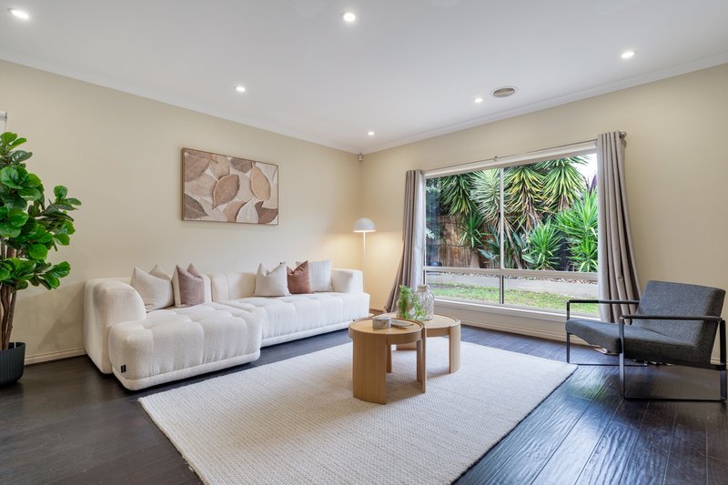 Photo - 52 Bridgehaven Drive, Craigieburn VIC 3064 - Image 9
