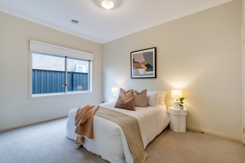 Photo - 52 Bridgehaven Drive, Craigieburn VIC 3064 - Image 10