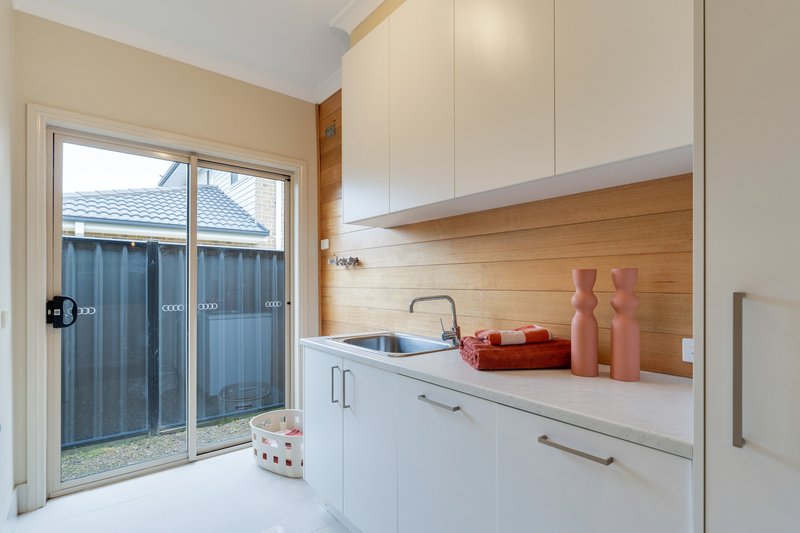 Photo - 52 Bridgehaven Drive, Craigieburn VIC 3064 - Image 14