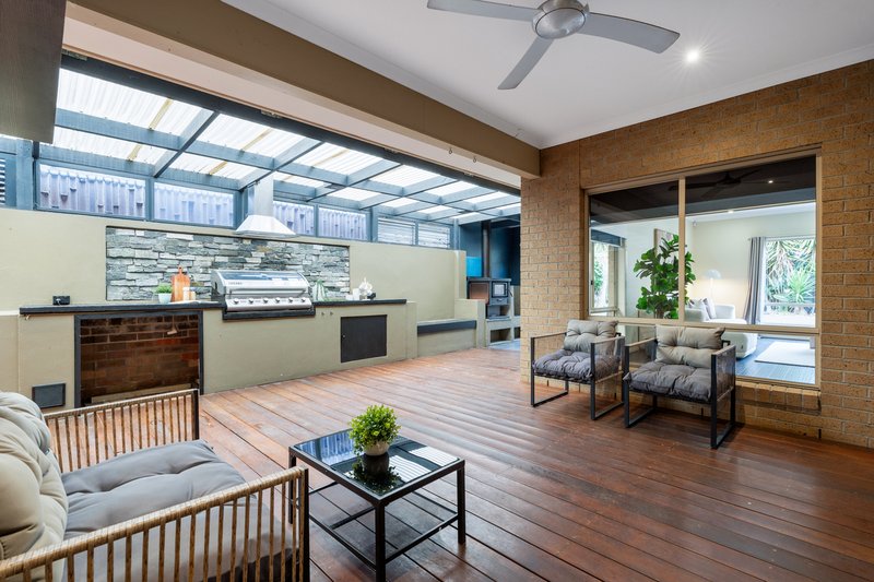 Photo - 52 Bridgehaven Drive, Craigieburn VIC 3064 - Image 15