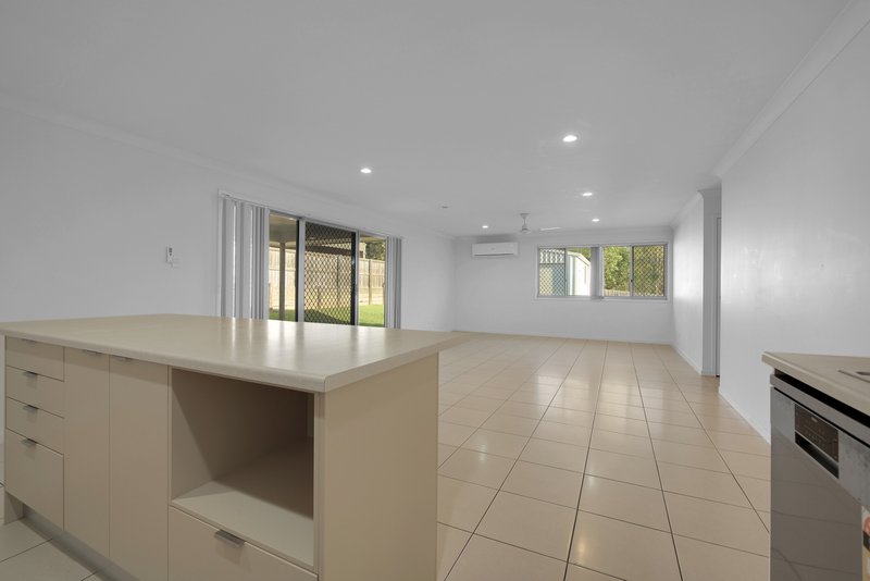 Photo - 52 Broadwater Place, New Auckland QLD 4680 - Image 7