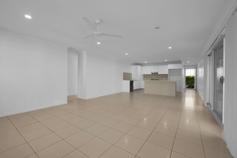 Photo - 52 Broadwater Place, New Auckland QLD 4680 - Image 8