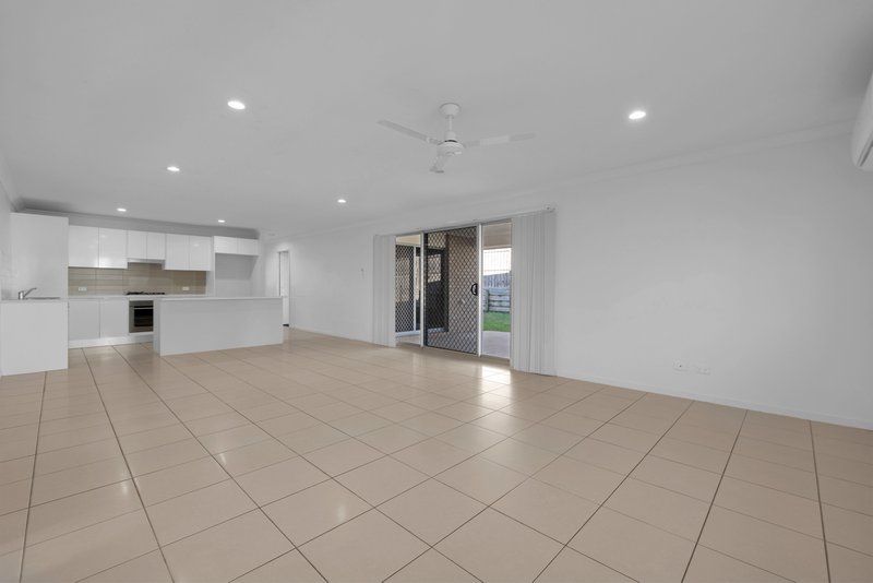 Photo - 52 Broadwater Place, New Auckland QLD 4680 - Image 9