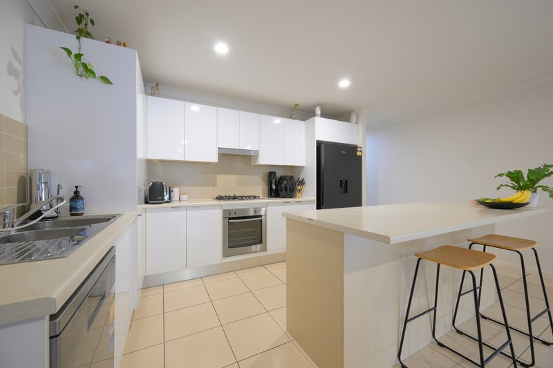 Photo - 52 Broadwater Place, New Auckland QLD 4680 - Image 3