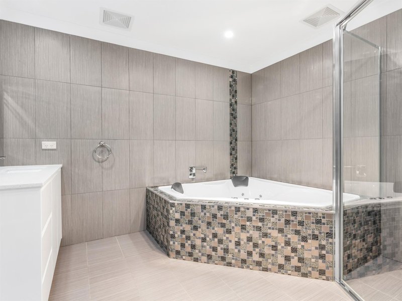 Photo - 52 Burrinjuck Drive, Woodcroft NSW 2767 - Image 6