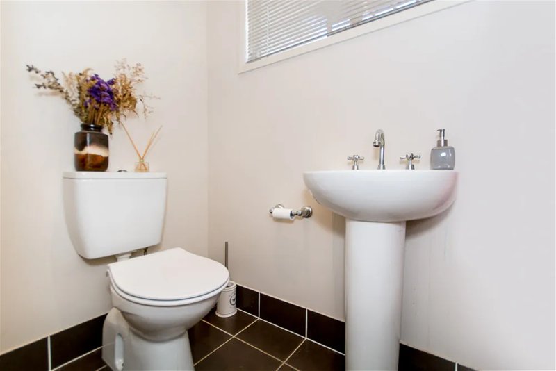 Photo - 52 Caribou Crescent, Fitzgibbon QLD 4018 - Image 11
