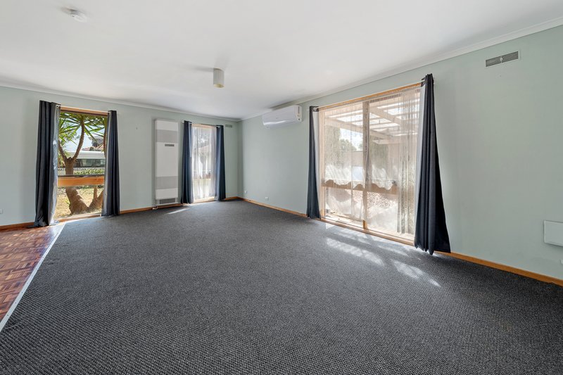 Photo - 52 Childs Street, Melton South VIC 3338 - Image 3